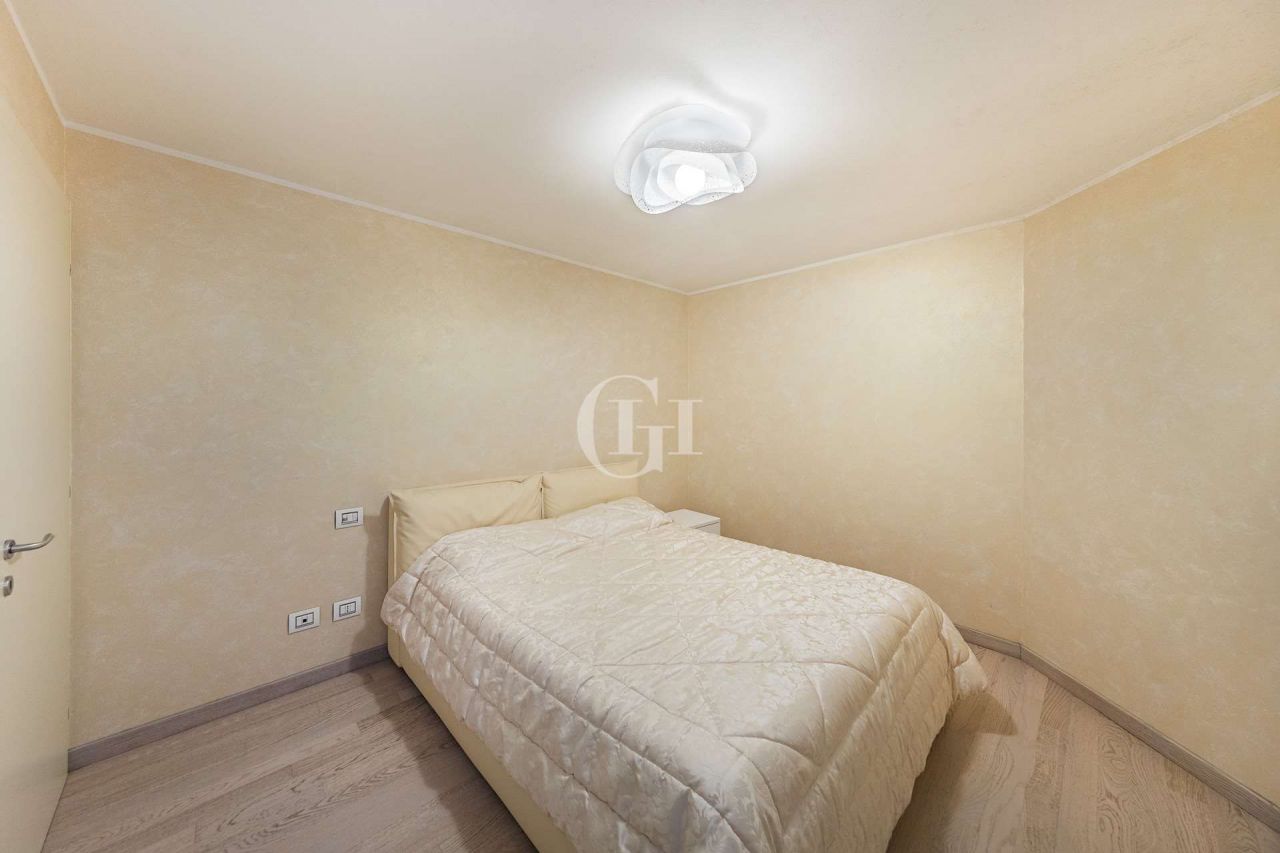 Вилла у озера Гарда, Италия, 210 м² - фото 13