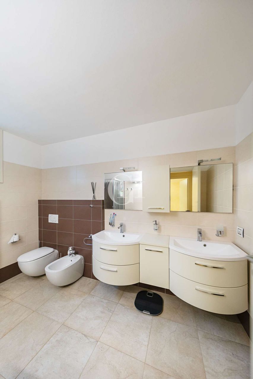 Вилла у озера Гарда, Италия, 210 м² - фото 14