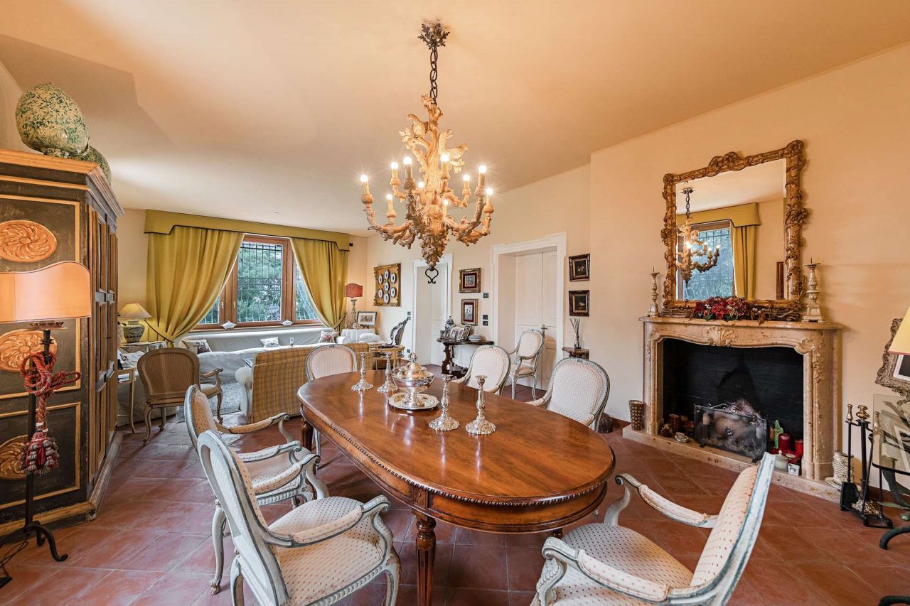 Вилла у озера Гарда, Италия, 624 м² - фото 8