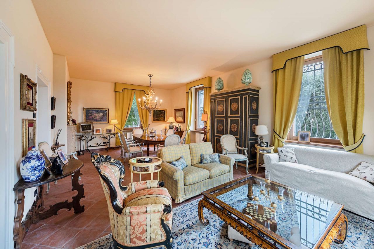 Вилла у озера Гарда, Италия, 624 м² - фото 9