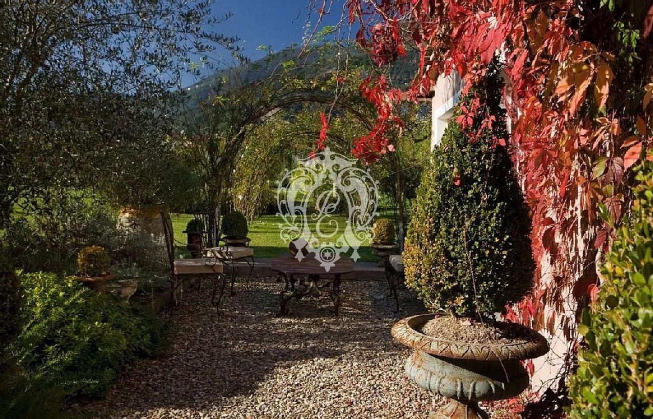 Вилла в Камайоре, Италия, 300 м² - фото 2