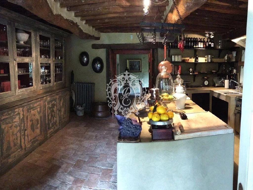 Вилла в Камайоре, Италия, 300 м² - фото 7