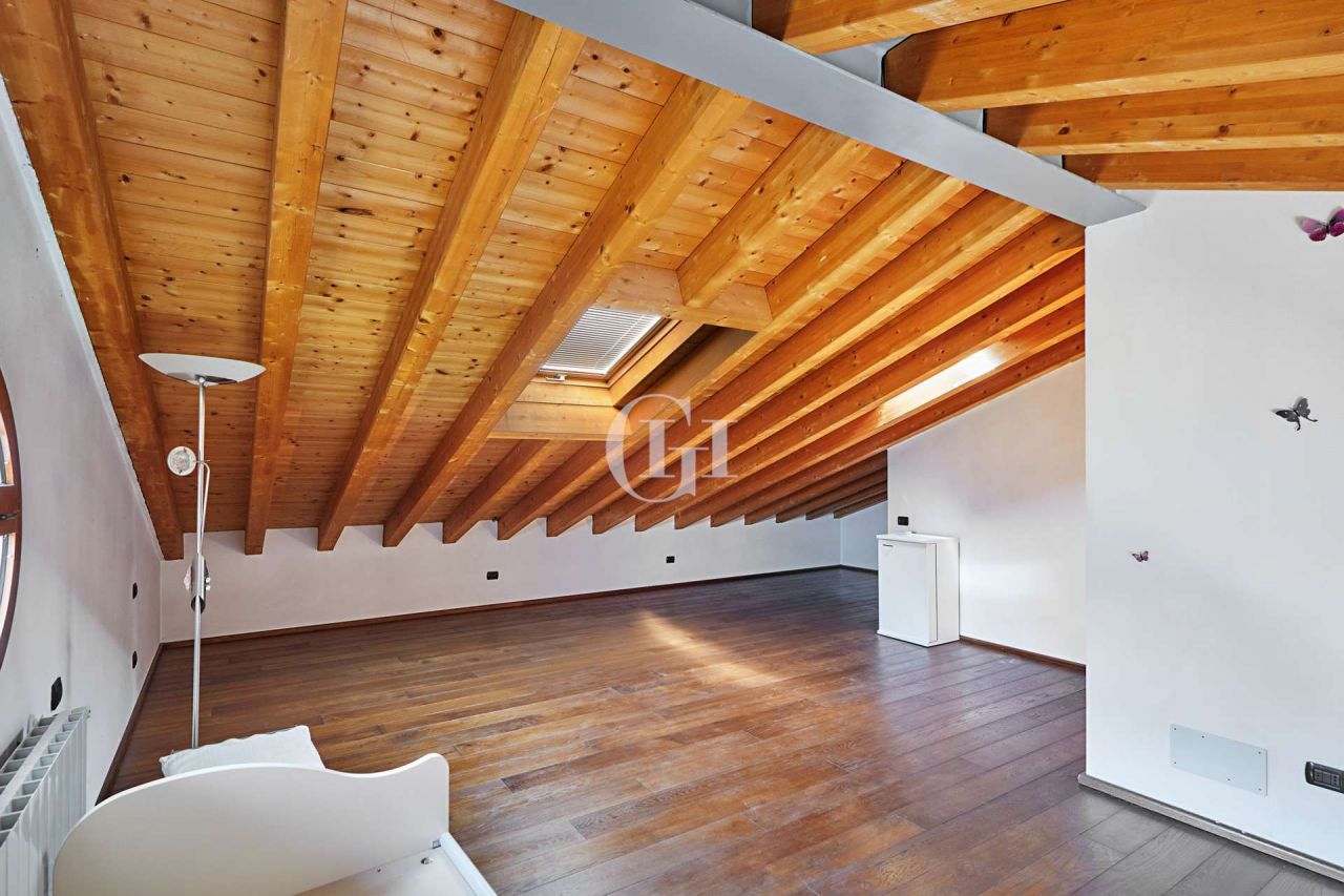 Таунхаус у озера Гарда, Италия, 135 м² - фото 13