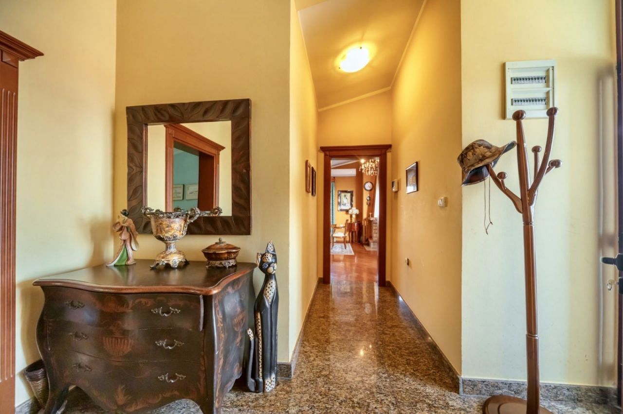 Квартира в Баре, Черногория, 164 м² - фото 11