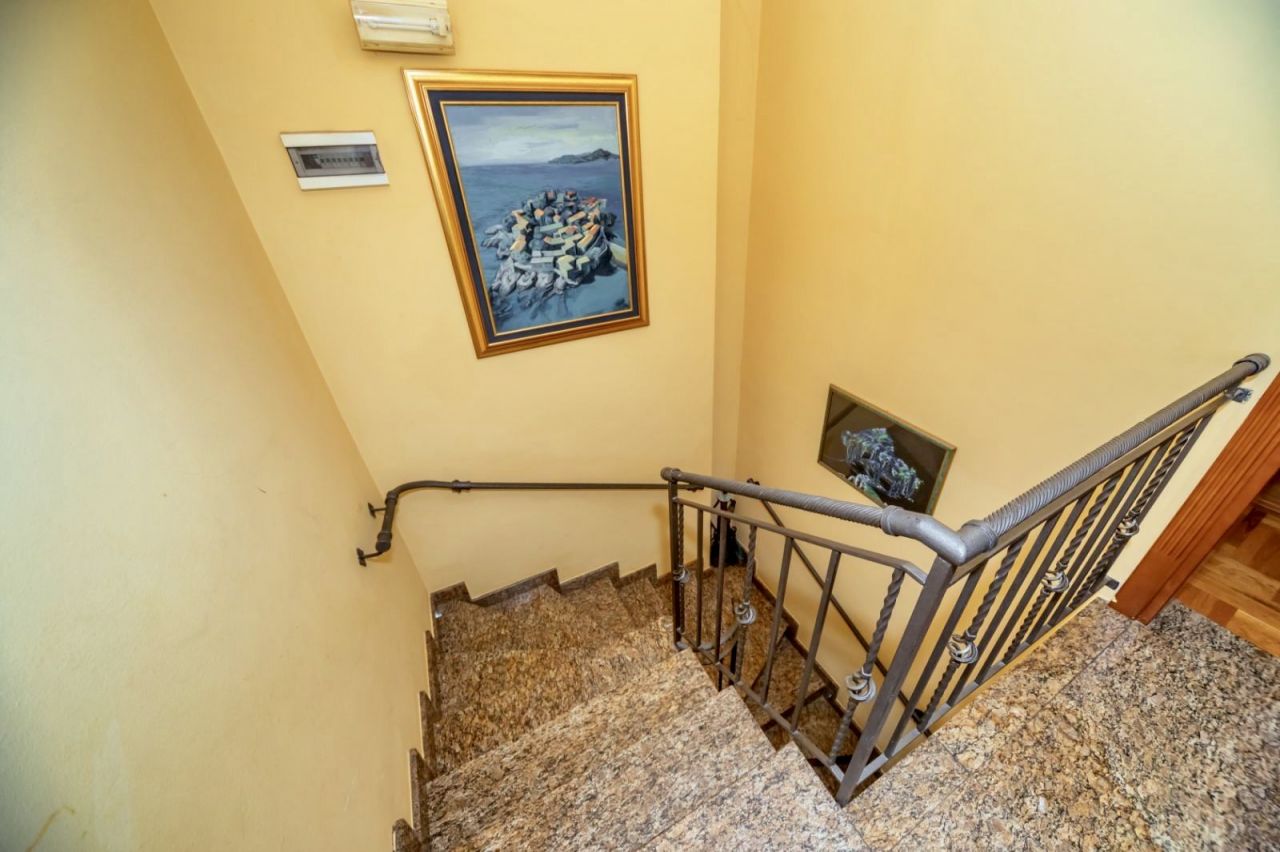 Квартира в Баре, Черногория, 164 м² - фото 12