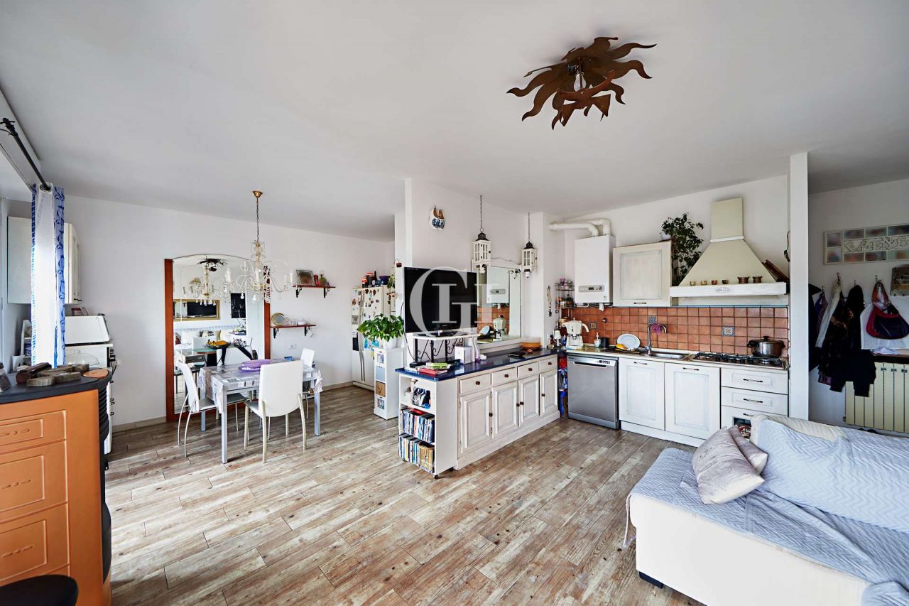 Апартаменты у озера Гарда, Италия, 125 м² - фото 3