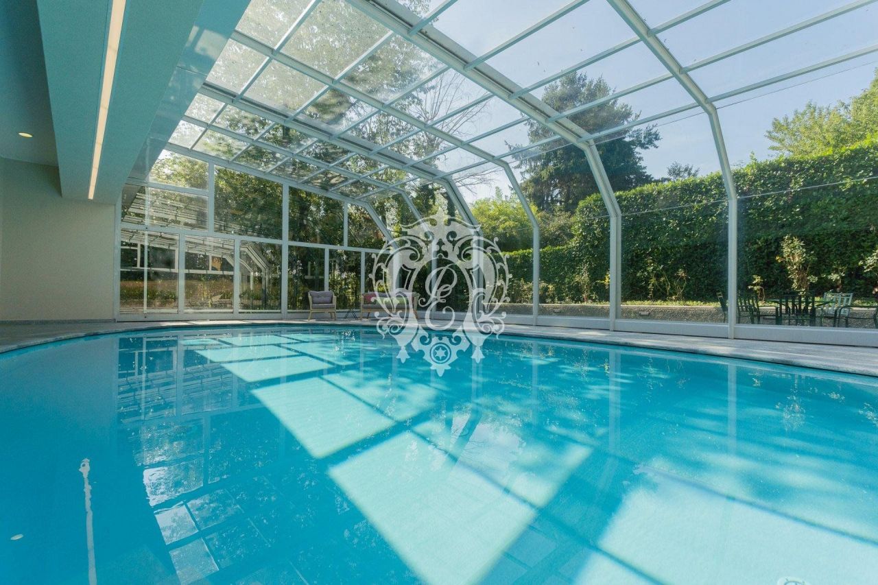 Вилла в Комо, Италия, 890 м² - фото 2