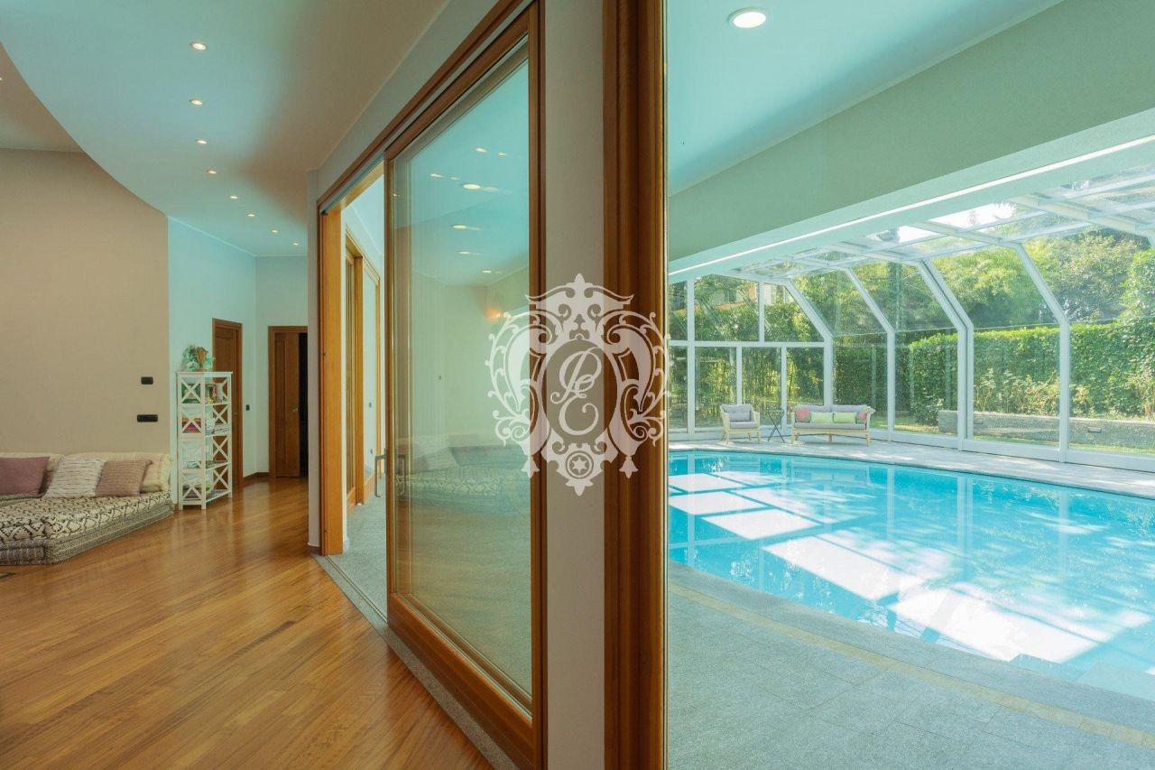 Вилла в Комо, Италия, 890 м² - фото 11