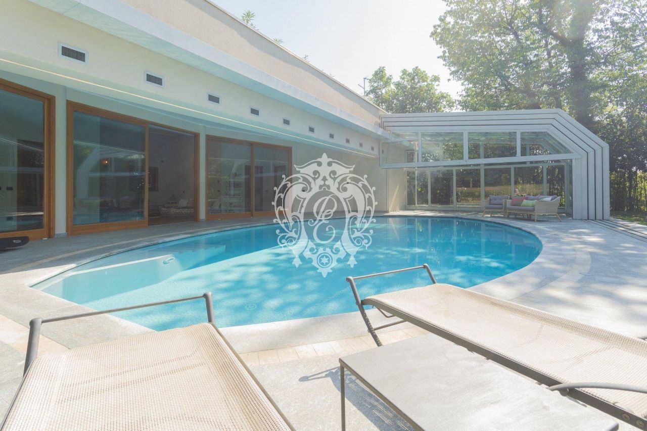 Вилла в Комо, Италия, 890 м² - фото 15