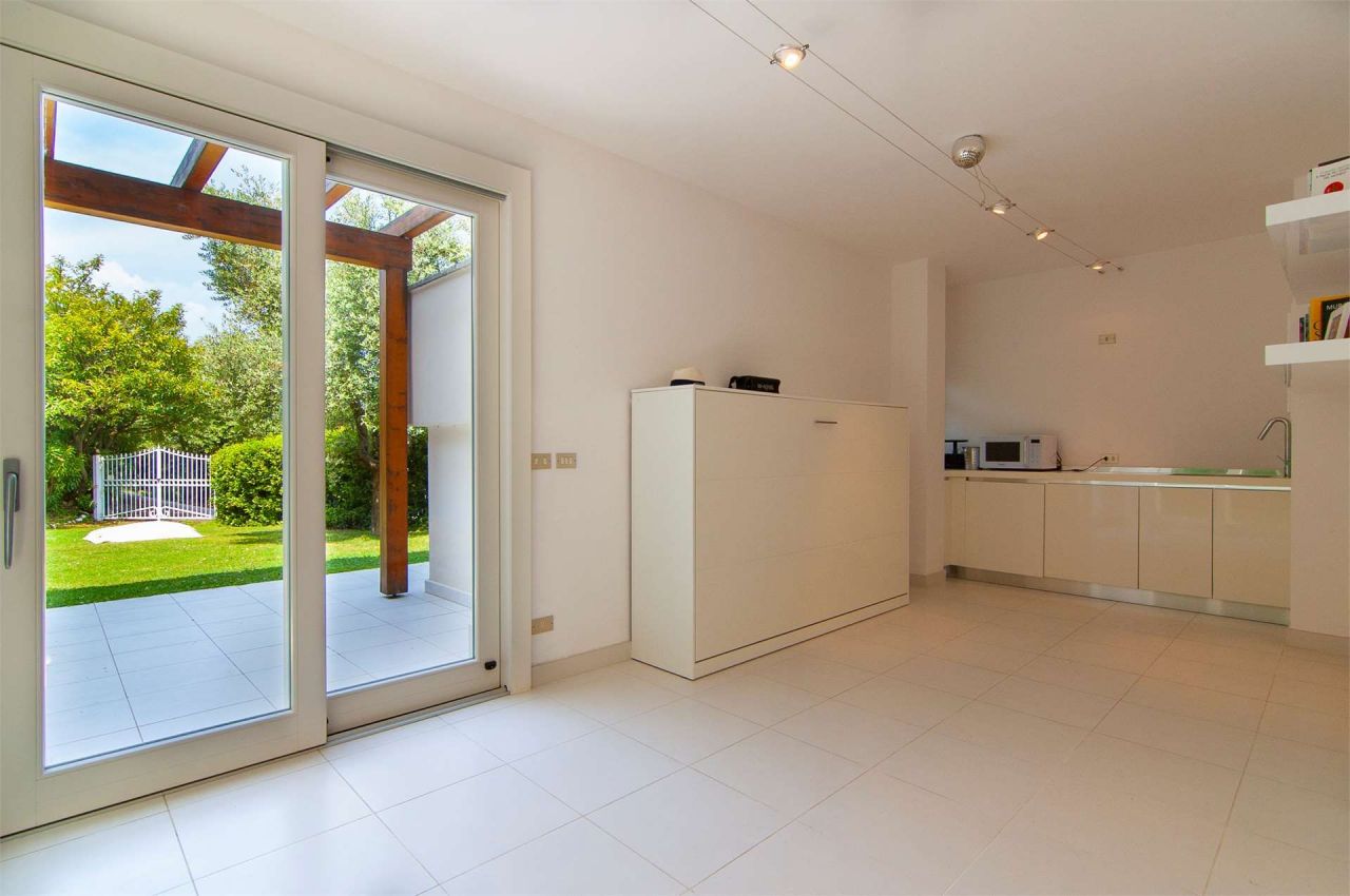 Вилла у озера Гарда, Италия, 120 м² - фото 6