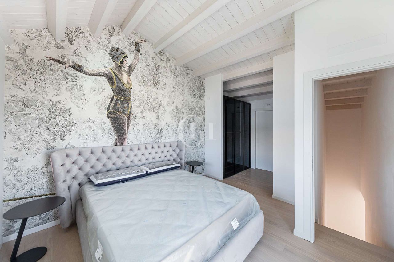 Вилла у озера Гарда, Италия, 231.31 м² - фото 5