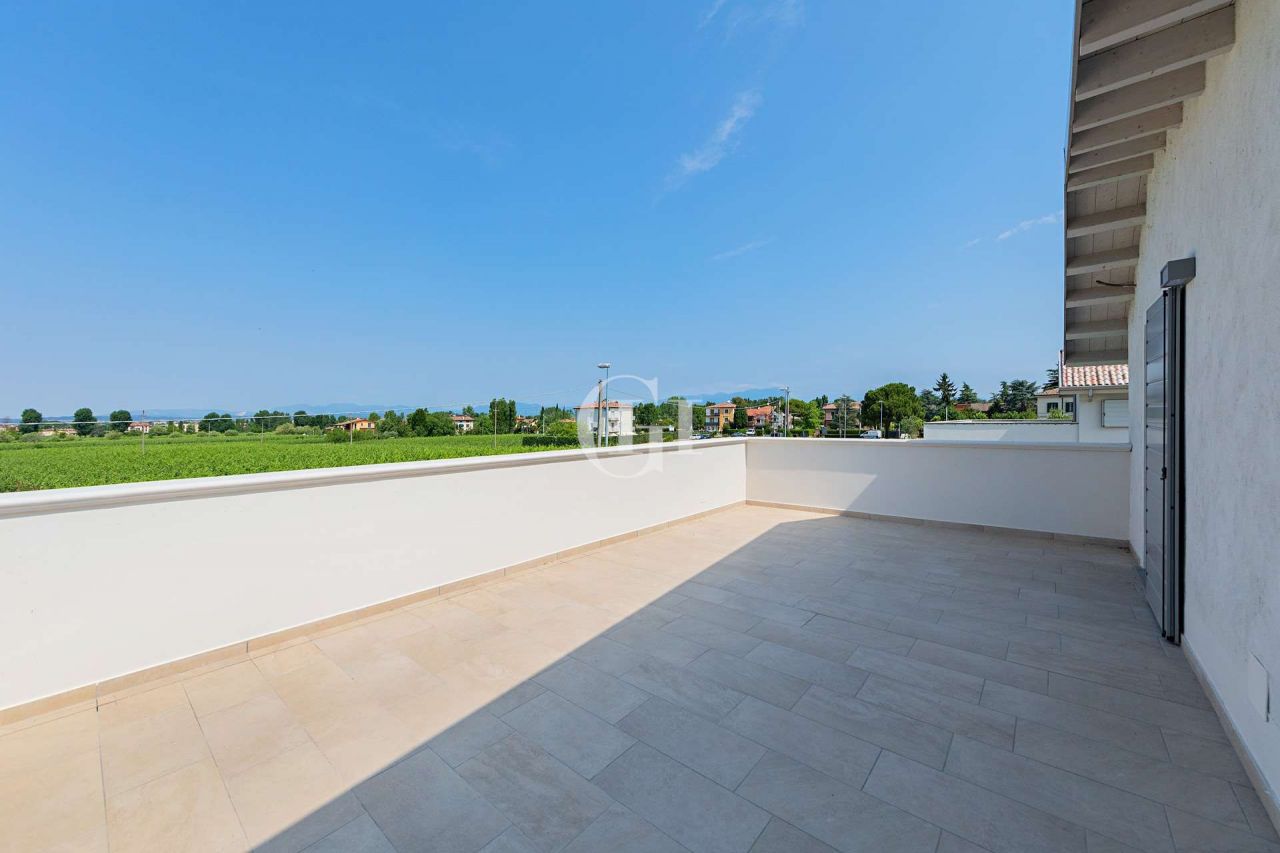 Вилла у озера Гарда, Италия, 231.31 м² - фото 7