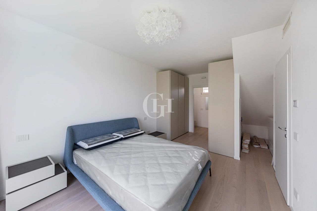 Вилла у озера Гарда, Италия, 231.31 м² - фото 4