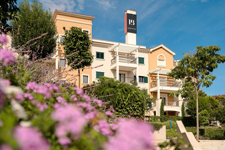 Апартаменты в Тивате, Черногория, 58 м2 - фото 1