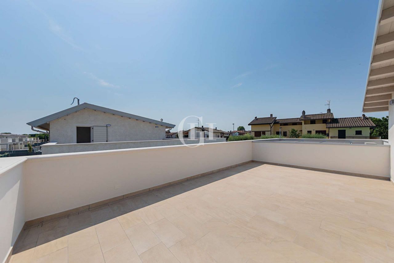 Вилла у озера Гарда, Италия, 213.46 м² - фото 9