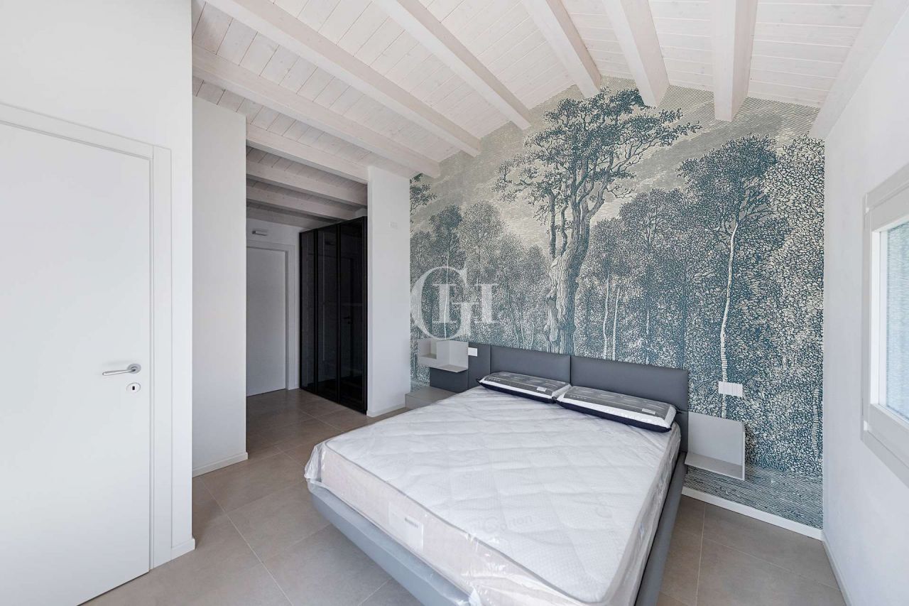 Вилла у озера Гарда, Италия, 213.46 м² - фото 7