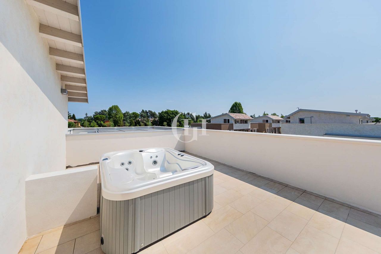 Вилла у озера Гарда, Италия, 213.46 м² - фото 10