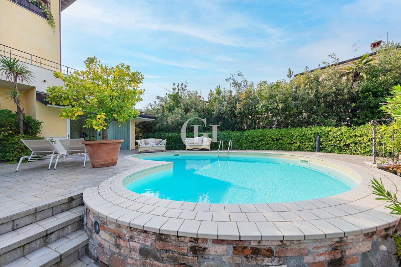 Вилла у озера Гарда, Италия, 245 м² - фото 17