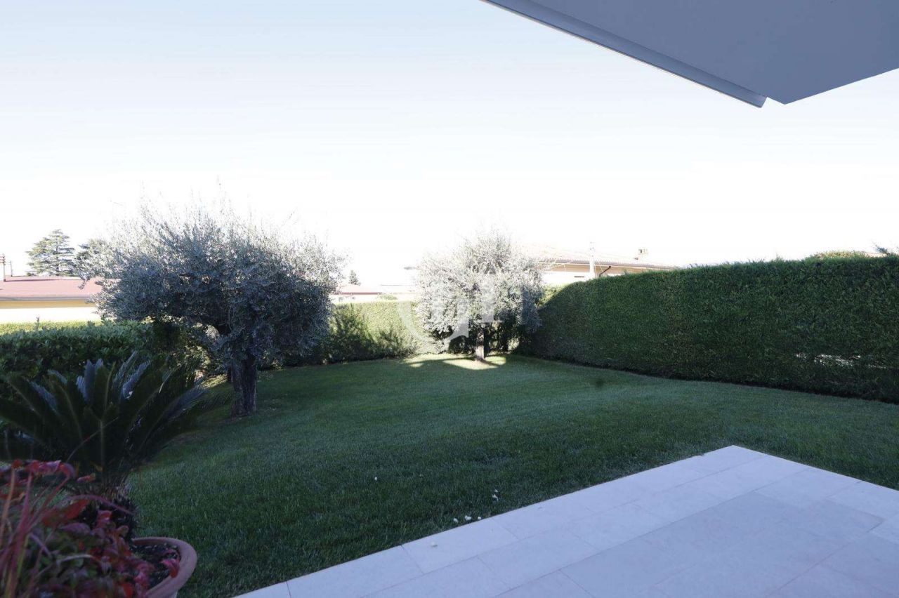 Вилла у озера Гарда, Италия, 195 м² - фото 6