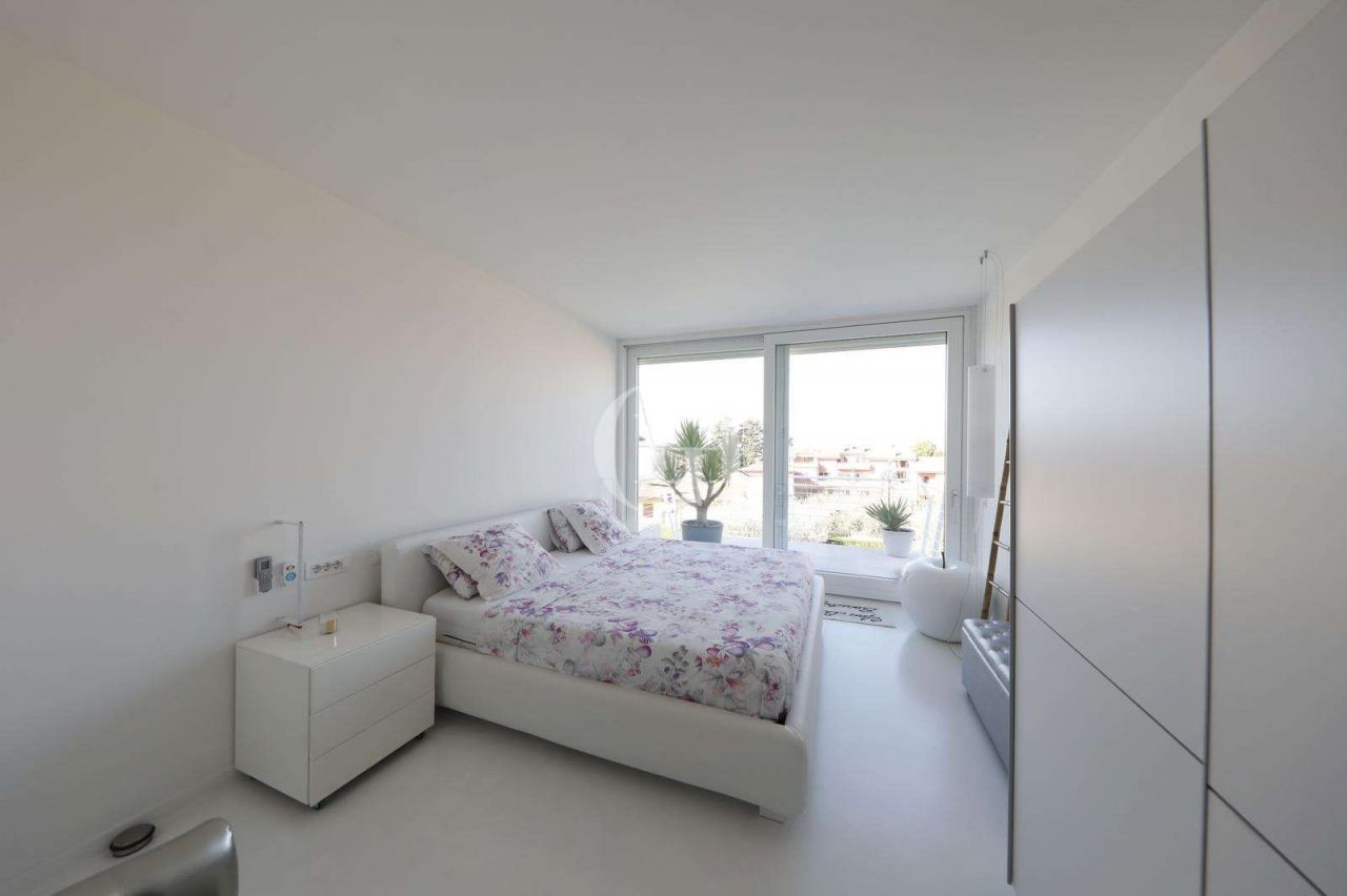 Вилла у озера Гарда, Италия, 195 м² - фото 13