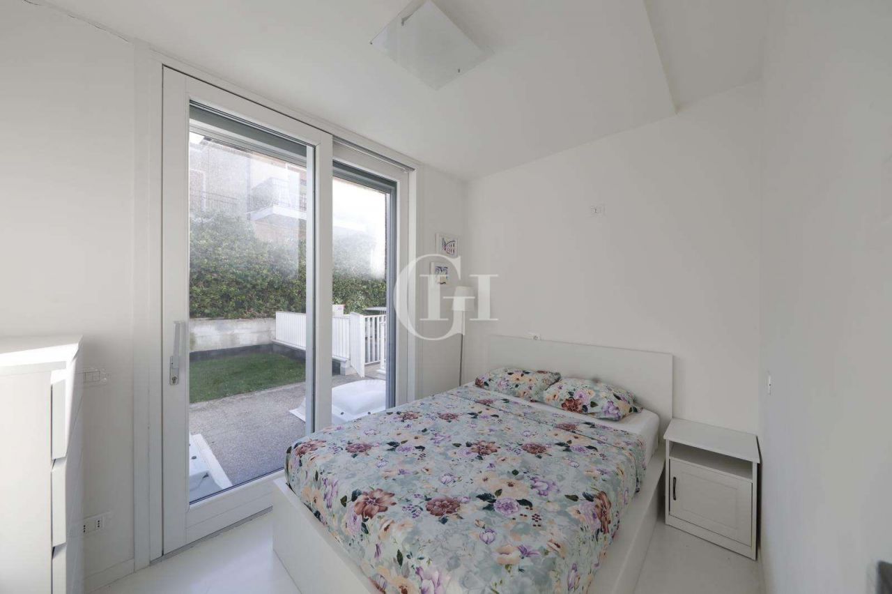 Вилла у озера Гарда, Италия, 195 м² - фото 11