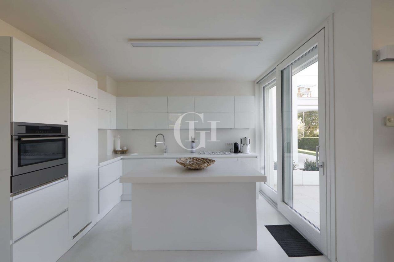 Вилла у озера Гарда, Италия, 195 м² - фото 9