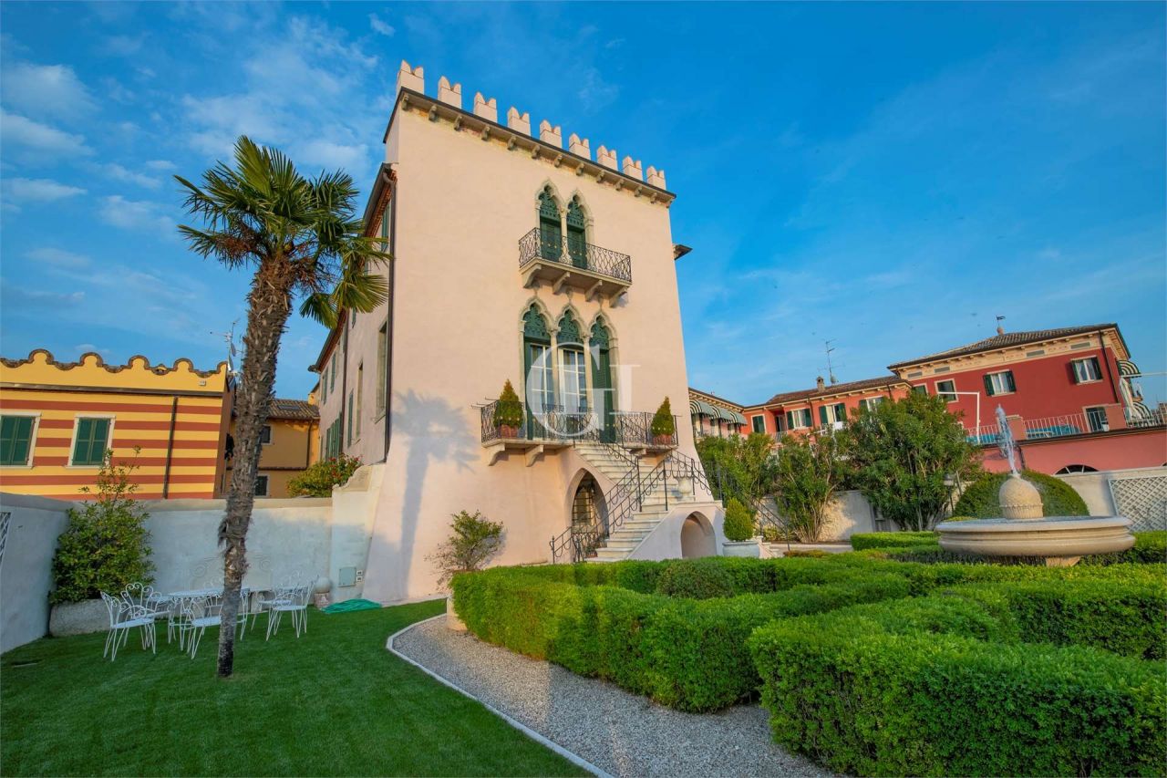 Вилла у озера Гарда, Италия, 985 м² - фото 5