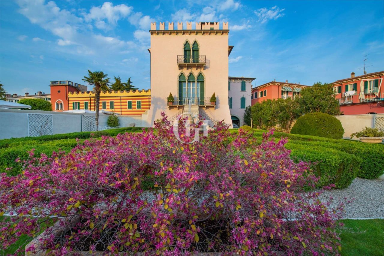 Вилла у озера Гарда, Италия, 985 м² - фото 4