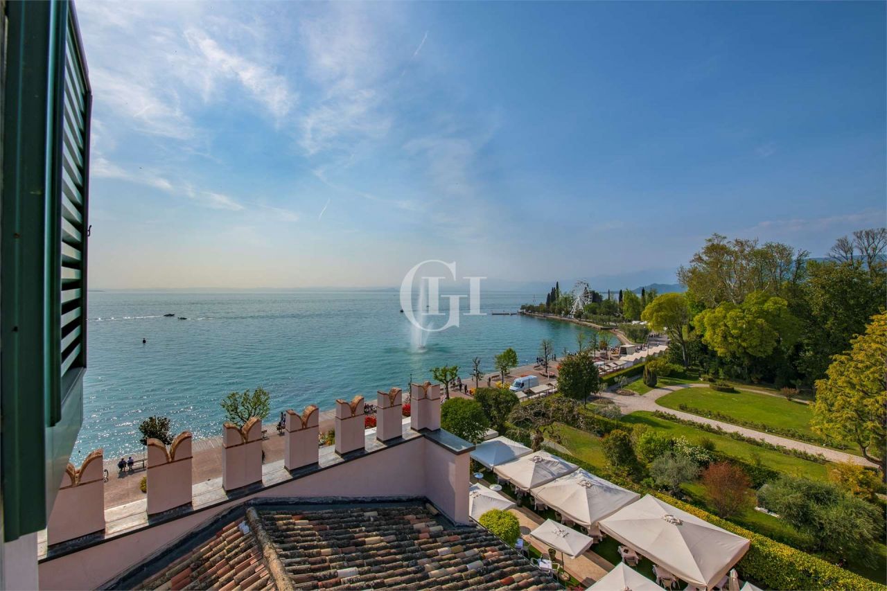 Вилла у озера Гарда, Италия, 985 м² - фото 7