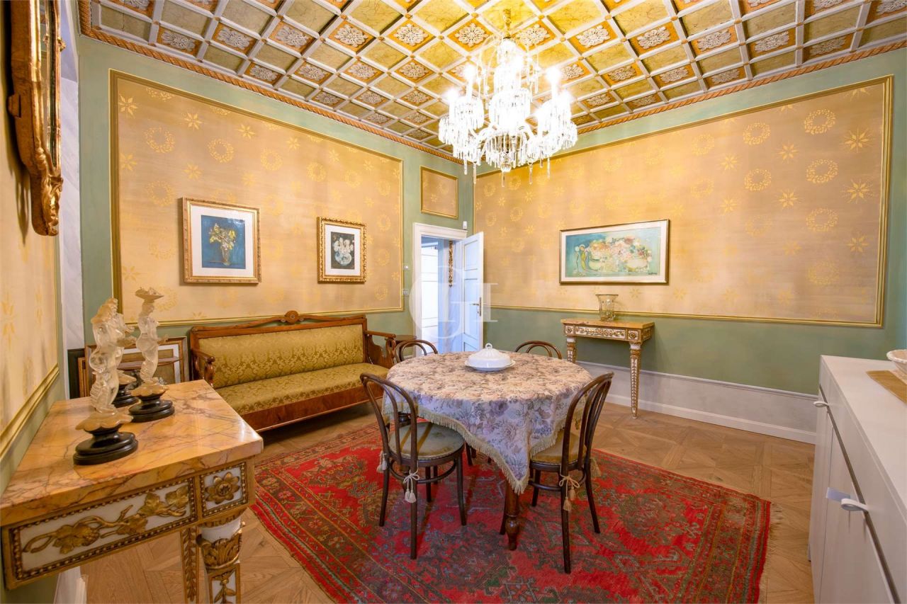 Вилла у озера Гарда, Италия, 985 м² - фото 13