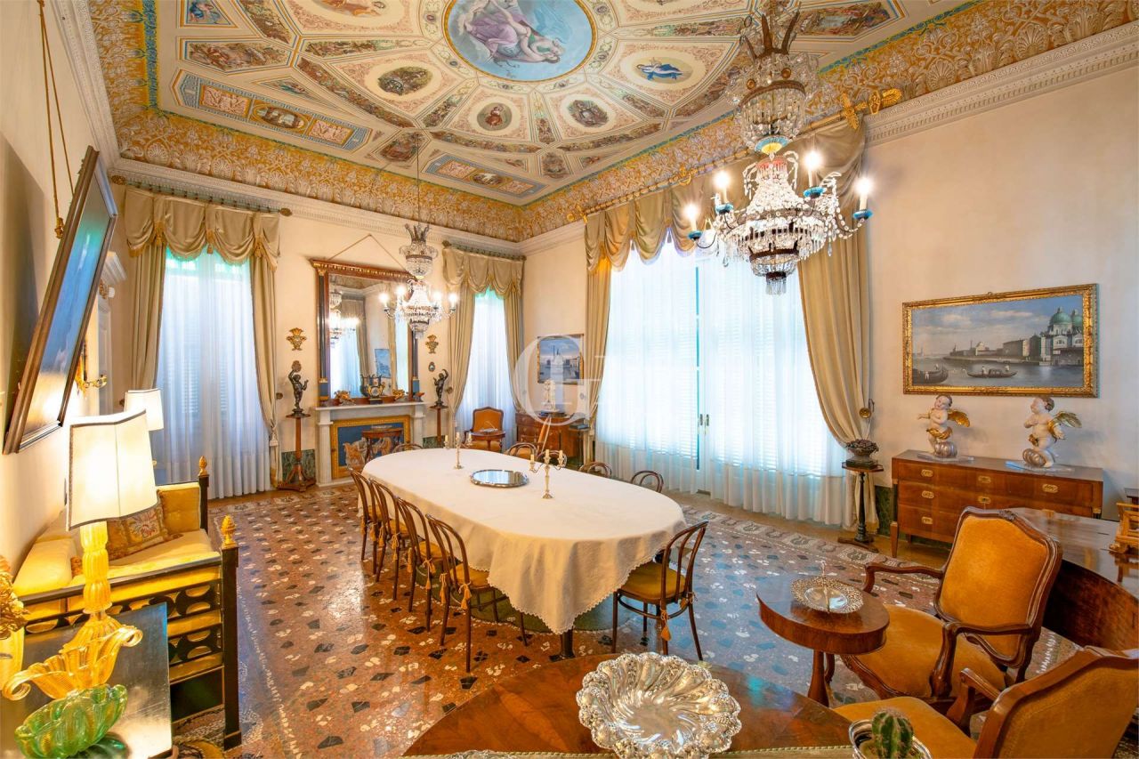 Вилла у озера Гарда, Италия, 985 м² - фото 10