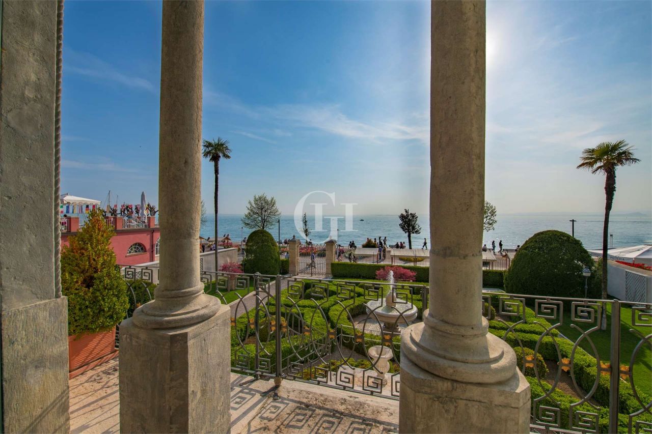 Вилла у озера Гарда, Италия, 985 м² - фото 8