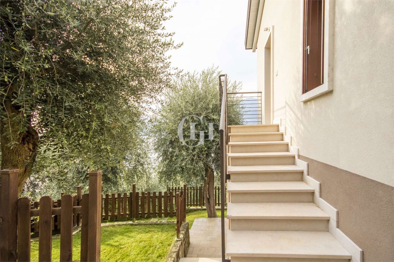 Вилла у озера Гарда, Италия, 135 м² - фото 4