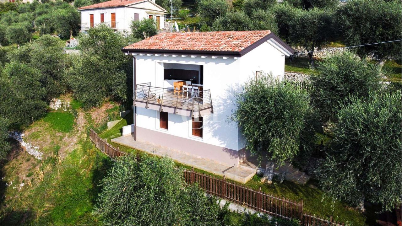 Вилла у озера Гарда, Италия, 135 м² - фото 12