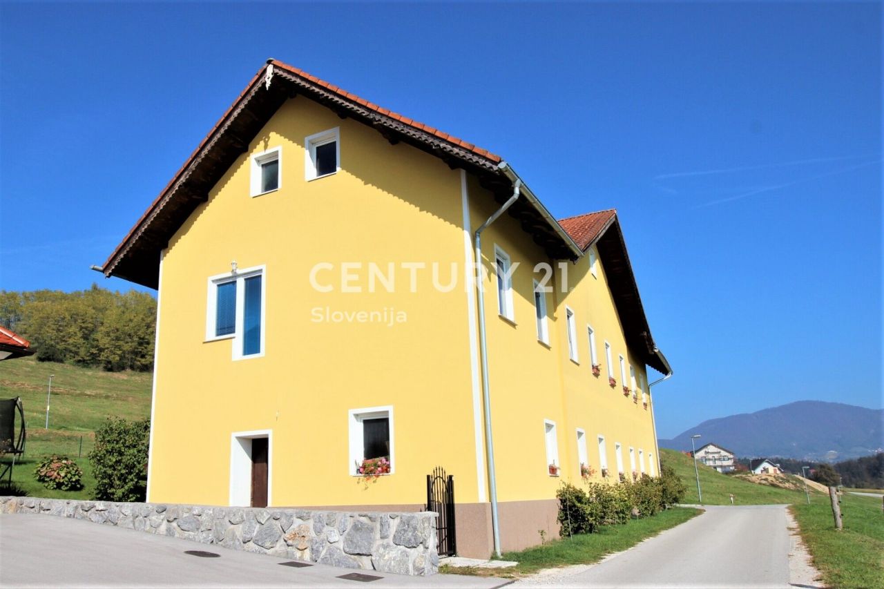 Квартира в Войнике, Словения, 79.5 м² - фото 1