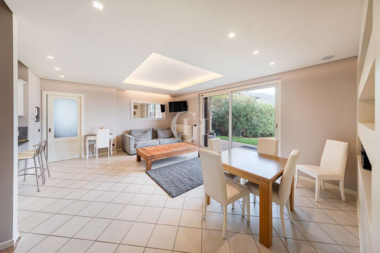 Вилла у озера Гарда, Италия, 223 м² - фото 6