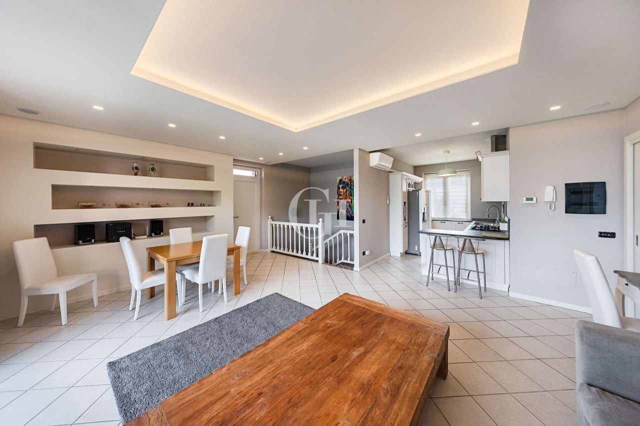 Вилла у озера Гарда, Италия, 223 м² - фото 8