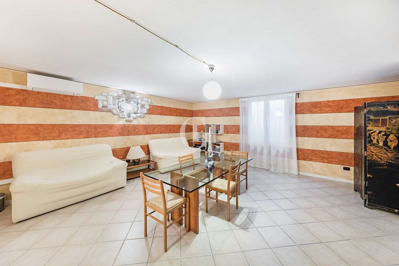 Вилла у озера Гарда, Италия, 223 м² - фото 13