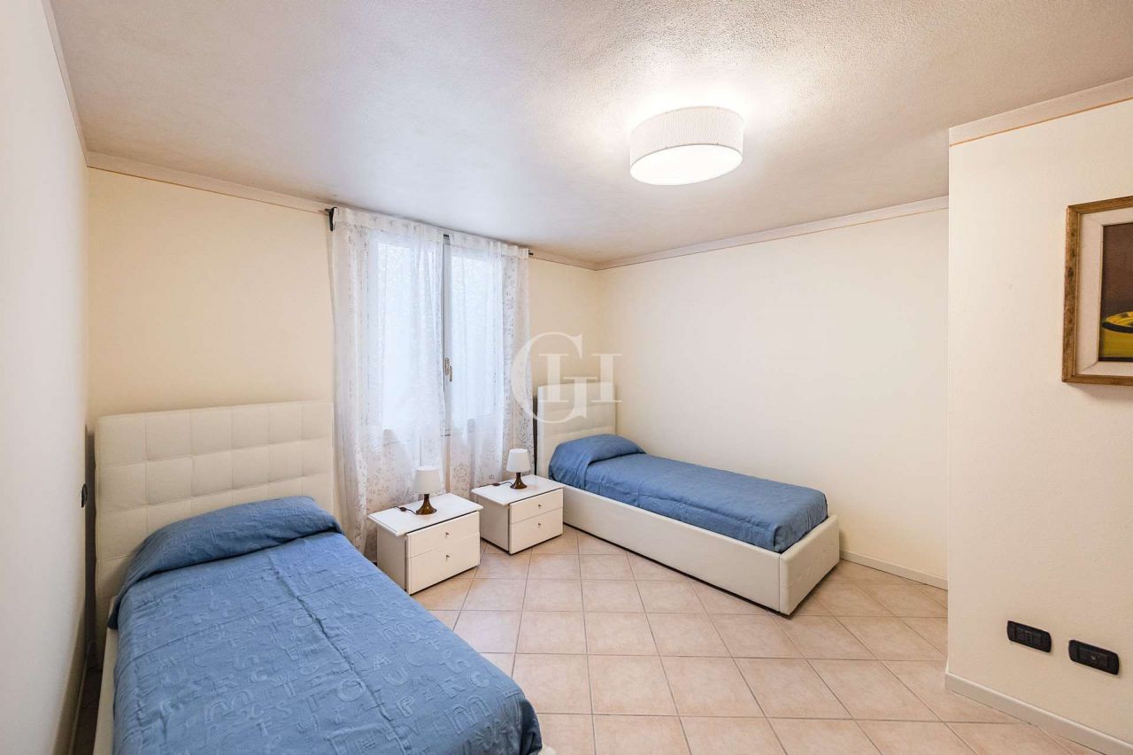 Вилла у озера Гарда, Италия, 223 м² - фото 14