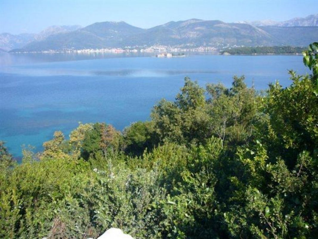 Земля на полуострове Луштица, Черногория, 6 137 м2 - фото 1