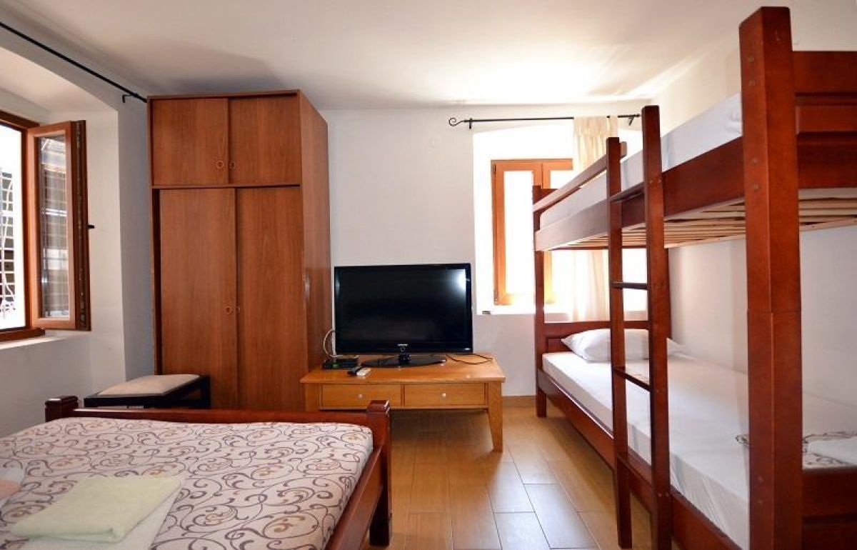 Квартира в Которе, Черногория, 95 м2 - фото 1