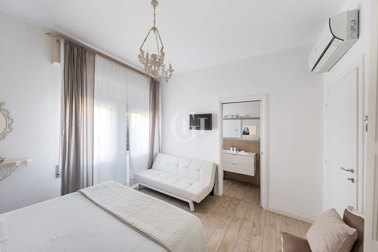 Вилла у озера Гарда, Италия, 1 035 м² - фото 13