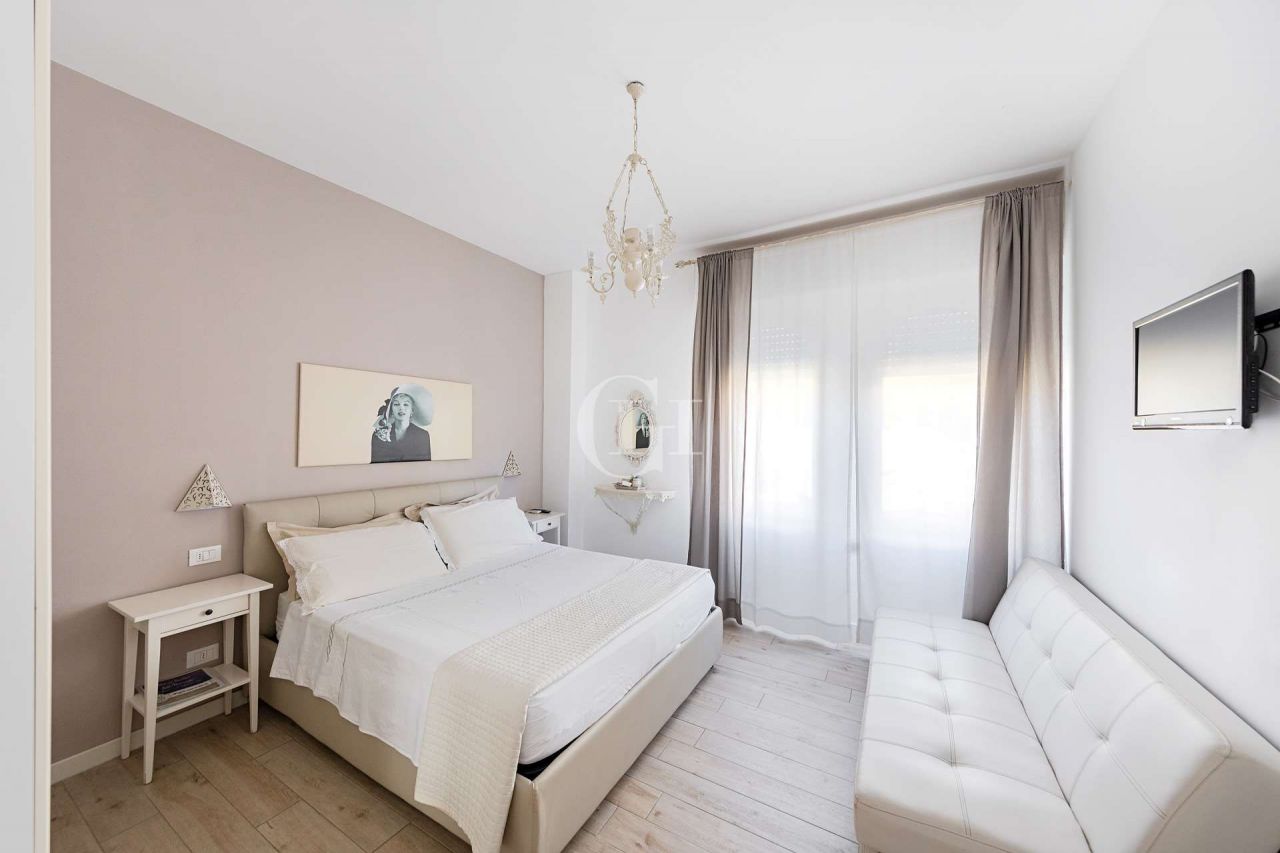 Вилла у озера Гарда, Италия, 1 035 м² - фото 12