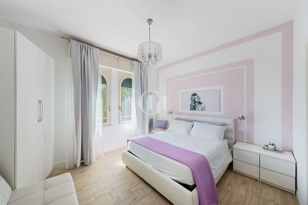 Вилла у озера Гарда, Италия, 1 035 м² - фото 11