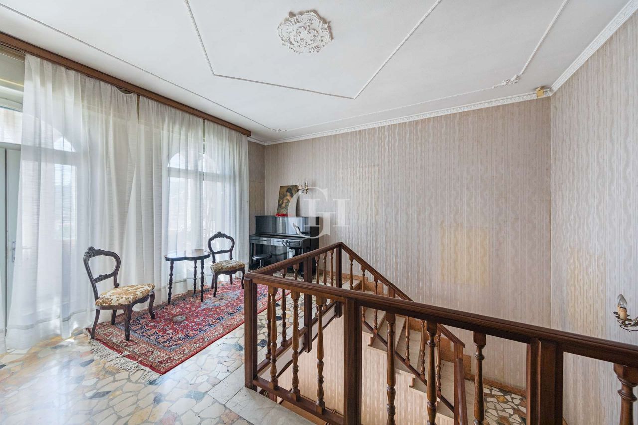 Вилла у озера Гарда, Италия, 1 035 м² - фото 16