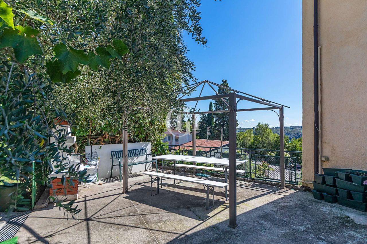 Вилла у озера Гарда, Италия, 1 035 м² - фото 8