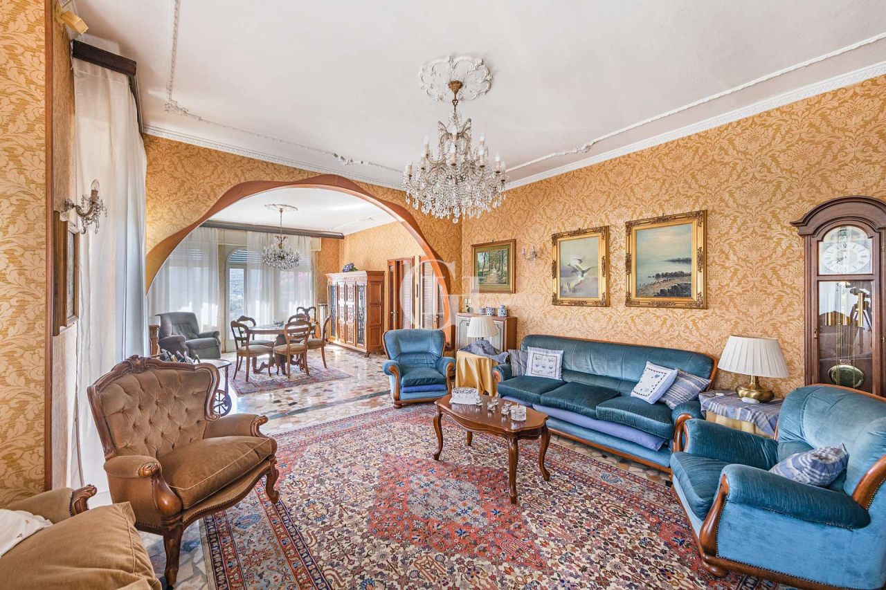 Вилла у озера Гарда, Италия, 1 035 м² - фото 18