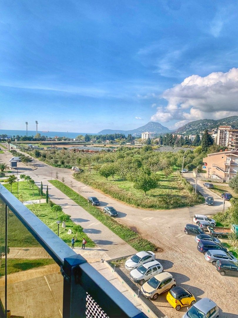 Коммерческая недвижимость в Баре, Черногория, 37 м2 - фото 1
