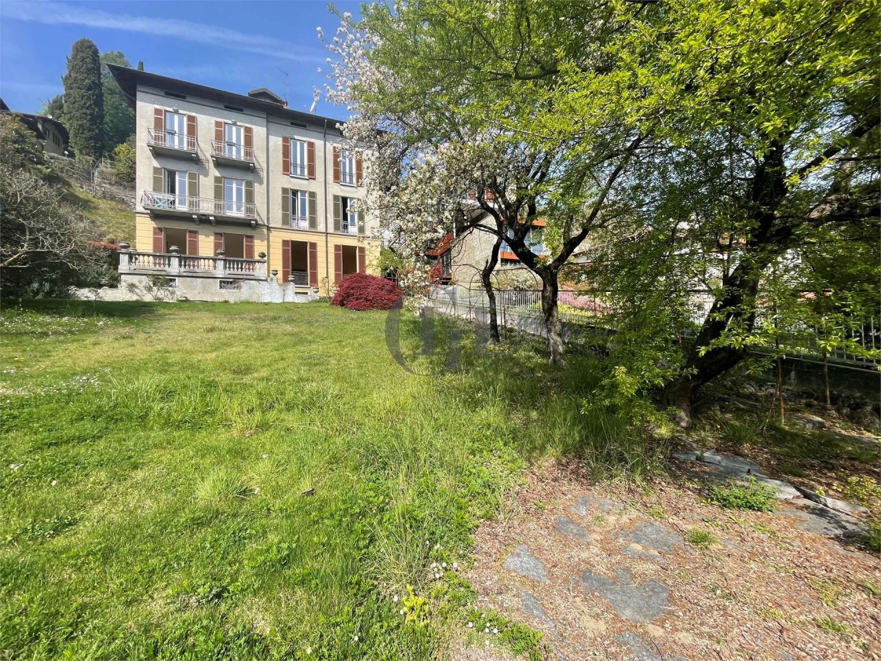 Апартаменты у озера Комо, Италия, 161 м² - фото 2