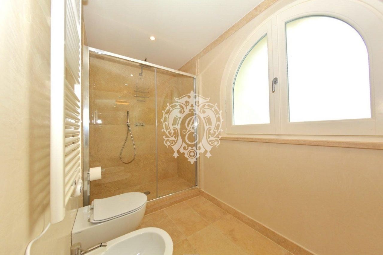 Вилла в Пьетрасанте, Италия, 250 м² - фото 4